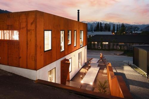 Hukamanu Lodge — 4-Star Luxury Hotel in Wanaka, New Zealand
