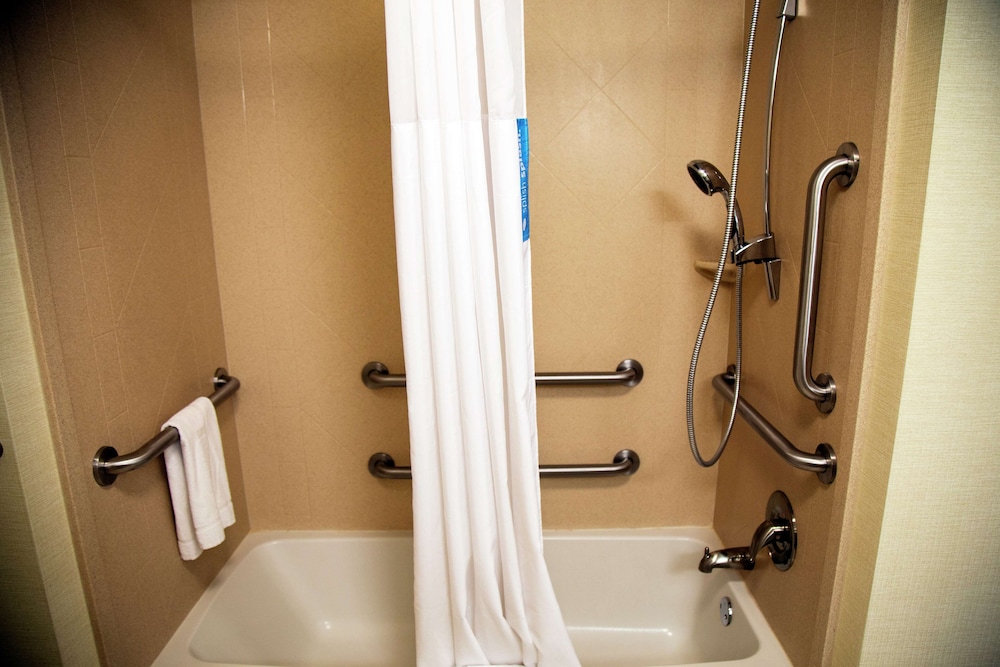 Hampton Inn & Suites Sharon - photo 51