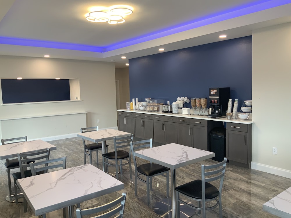 Days Inn by Wyndham Troy IL - photo 10