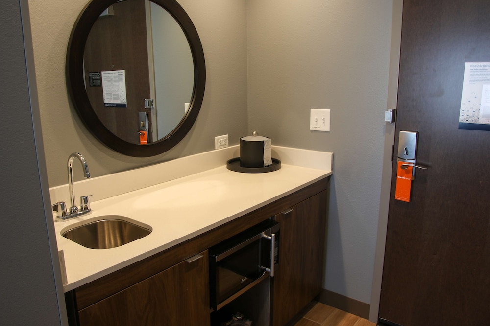Hampton Inn & Suites Olean - photo 32