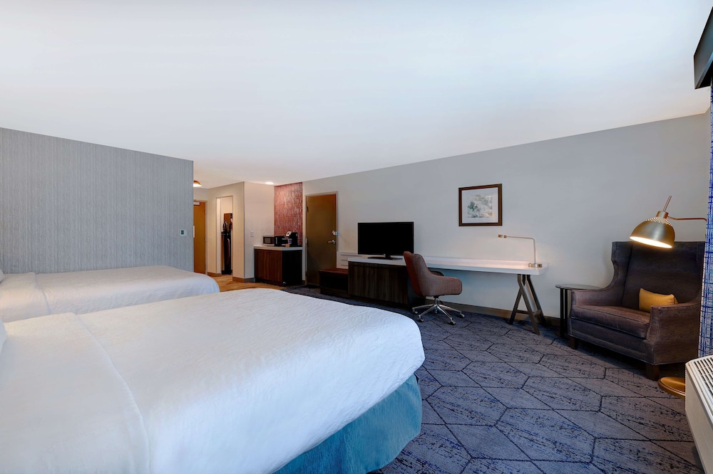 Hilton Garden Inn Cedar Rapids - photo 21