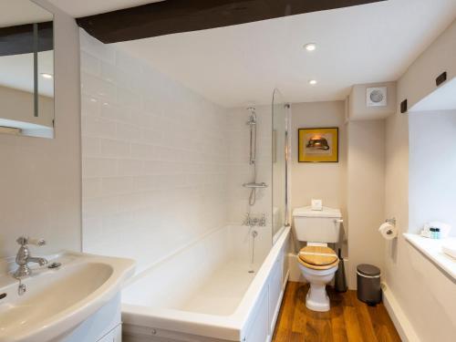 14 Vineyard Street — Winchcombe — photo 4