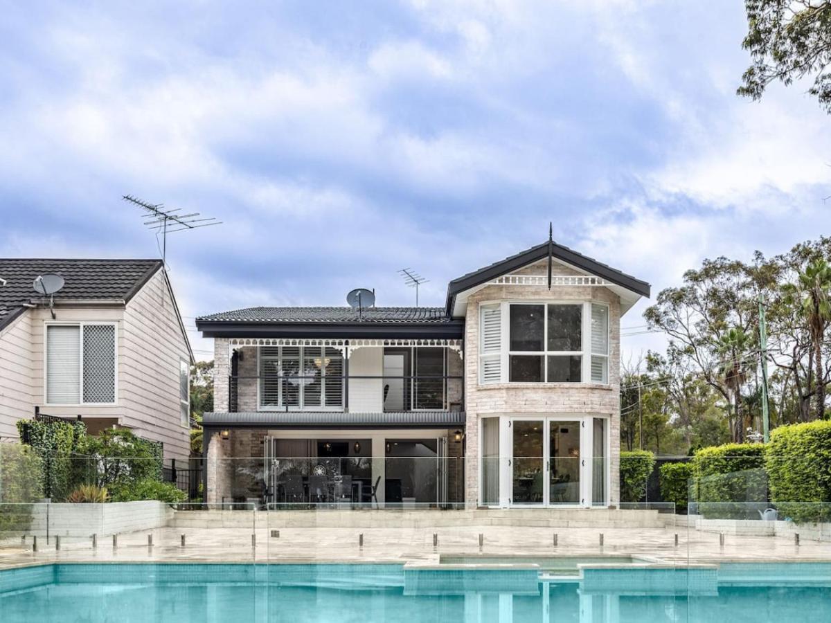 Riverfront Oasis Spacious 5BR Luxury w 10m Pool — hotel in East Hills