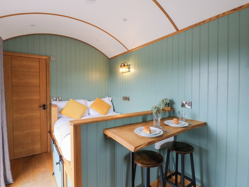 Dam View Shepherds Hut — Rhayader — photo 5