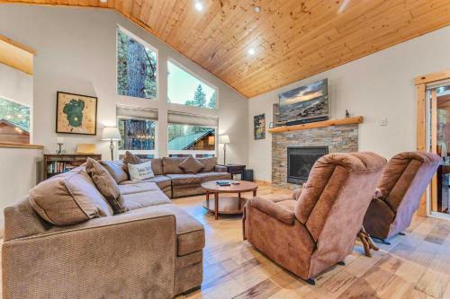 Kings Beach Retreat Hot Tub Walk to Beach in Kings Beach, United States