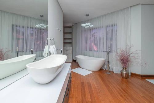 Family home in Tableview close to Dolphin Beach.
