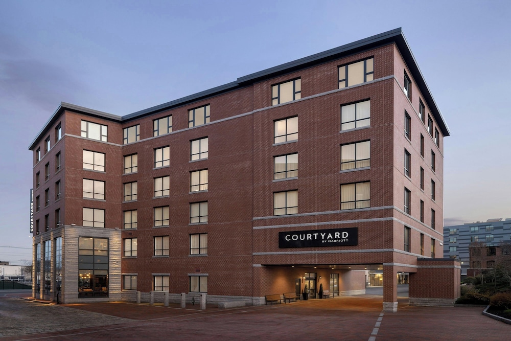 Courtyard Portland Downtown Waterfront - featured photo