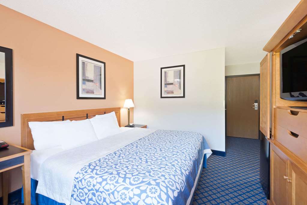 Days Inn by Wyndham Brunswick Bath Area - photo 15