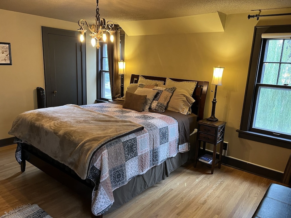 Historic Twin Tudors Inn - photo 11