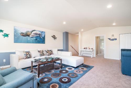 Newly Remodeled Family Friendly Ocean View Oceanic Mirage in Newport, United States