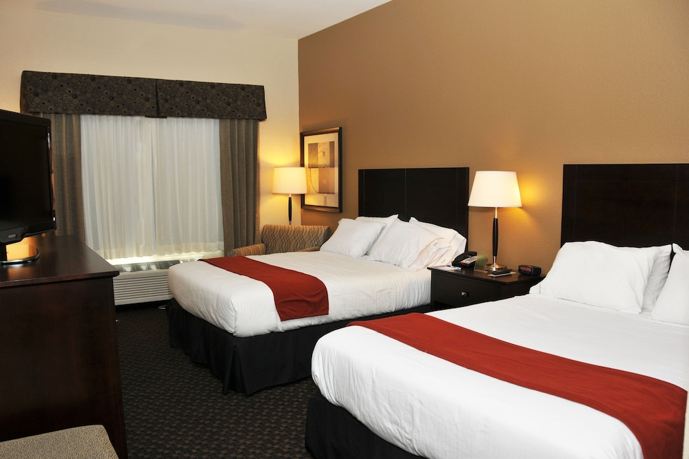 Holiday Inn Express & Suites Clinton - photo 3