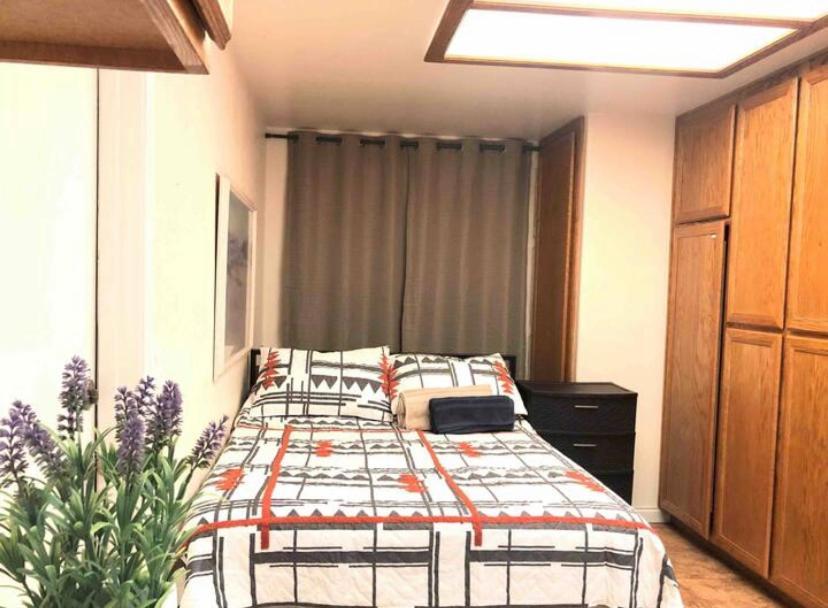 Starlight Western Room — Hemet