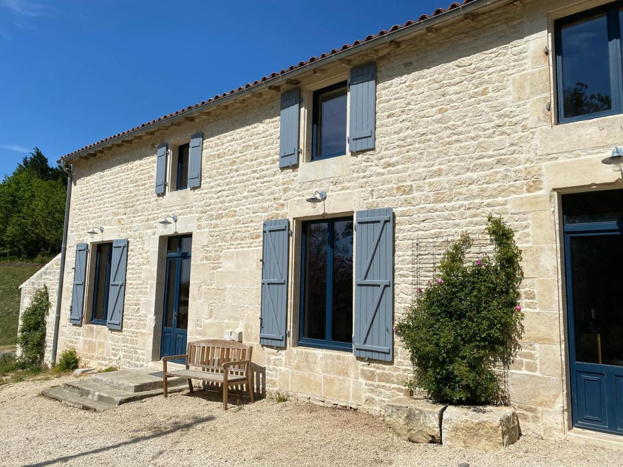 Chateau Des Loups Les Pommiers — 4-Star Luxury Hotel in Echire, France