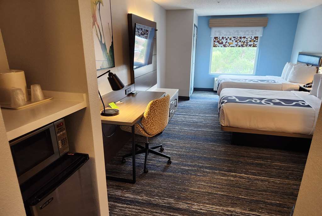 La Quinta Inn & Suites by Wyndham Warner Robins Robins AFB - photo 26