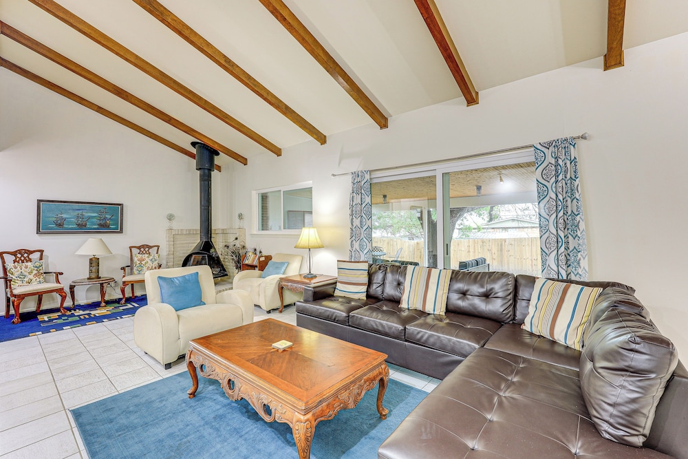 Charming San Antonio Abode about 10 Mi to River Walk in San Antonio, United States