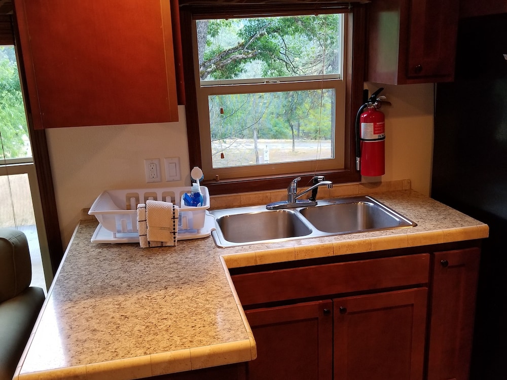 Lakeview Terrace Resort - photo 8