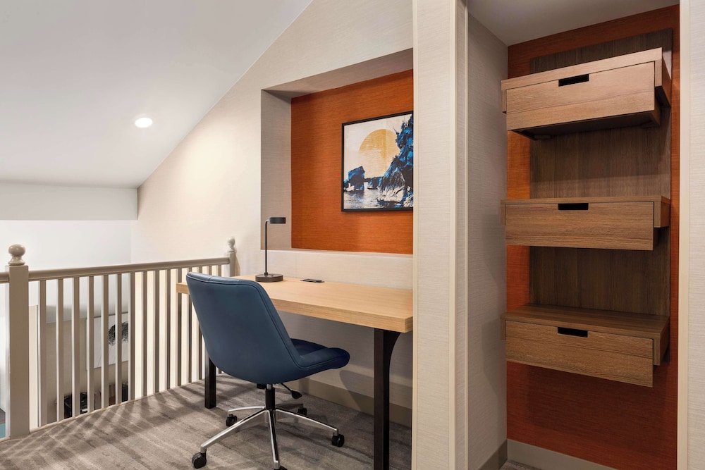 Hilton Garden Inn Monterey - photo 11