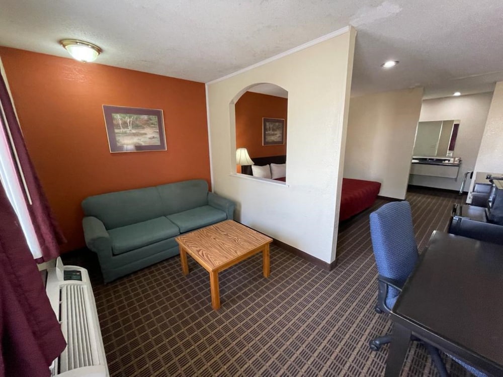 Knights Inn By Capital O Emporia I 35 - photo 6