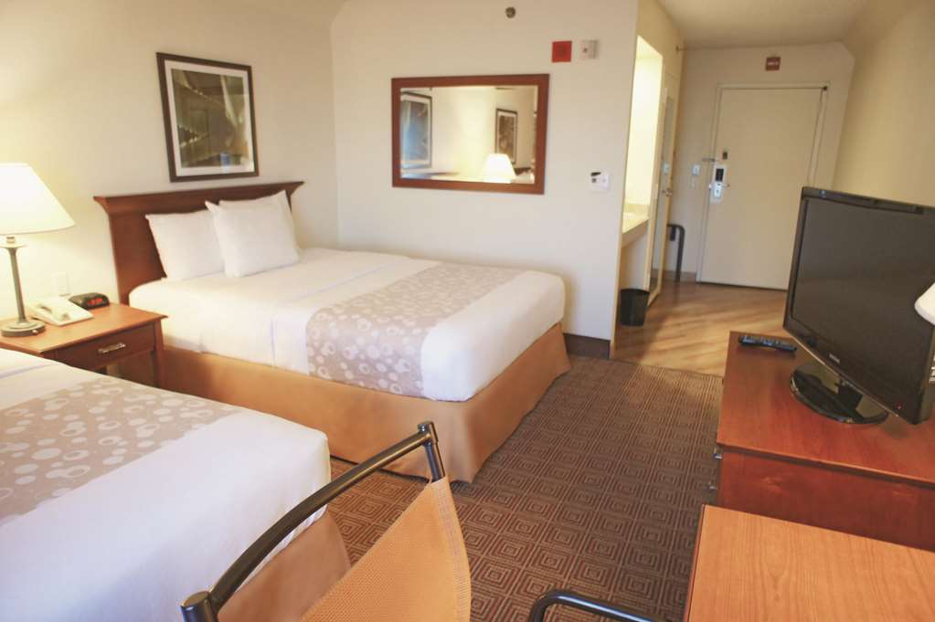 La Quinta Inn & Suites by Wyndham Stamford New York City - photo 31