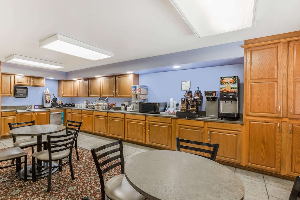 Super 8 by Wyndham Manhattan KS - photo 21