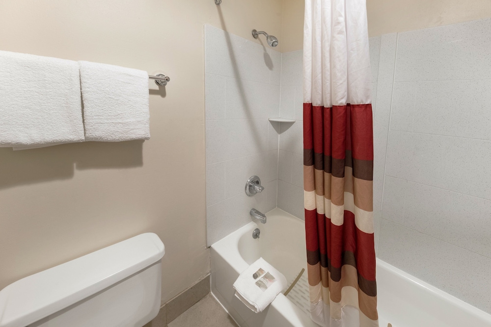 Red Roof Inn Fort Wayne - photo 15