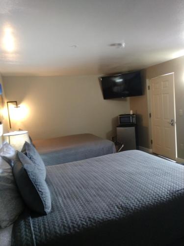 Red Rock Motel and Dam Motel - photo 125