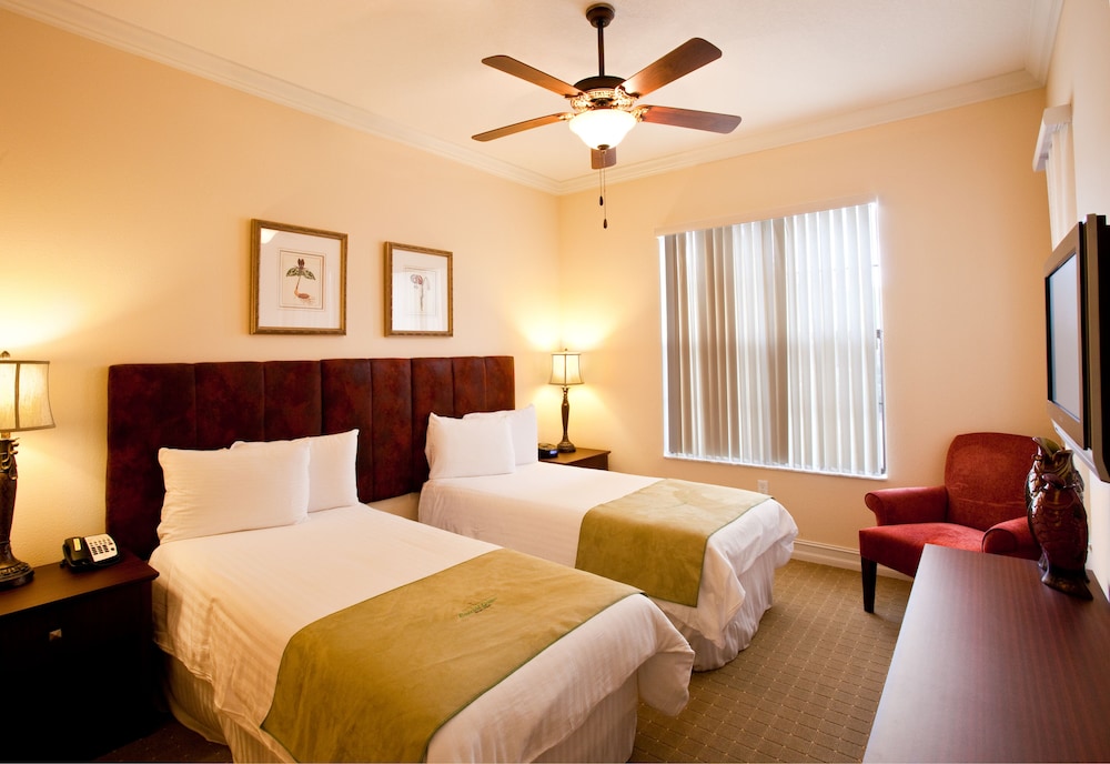 Emerald Greens Hotel Condo Resort - photo 3