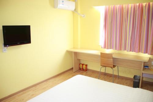 7Days Inn Daqing Xincun Central Plaza — hotel in Daqing