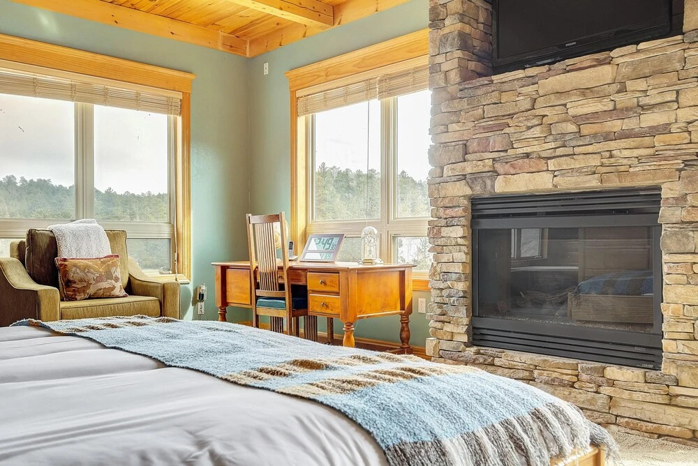 Secluded & Spacious Mountain Getaway - photo 14