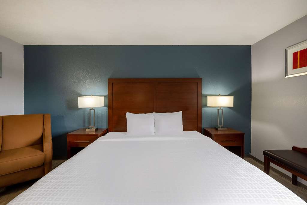 Travelodge by Wyndham Brooklyn Center - photo 17
