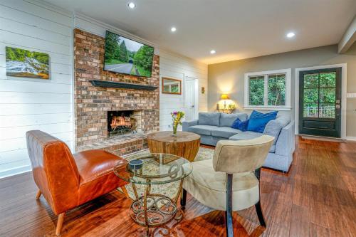 Hillside Hideaway - carbon neutral hotel in Brevard