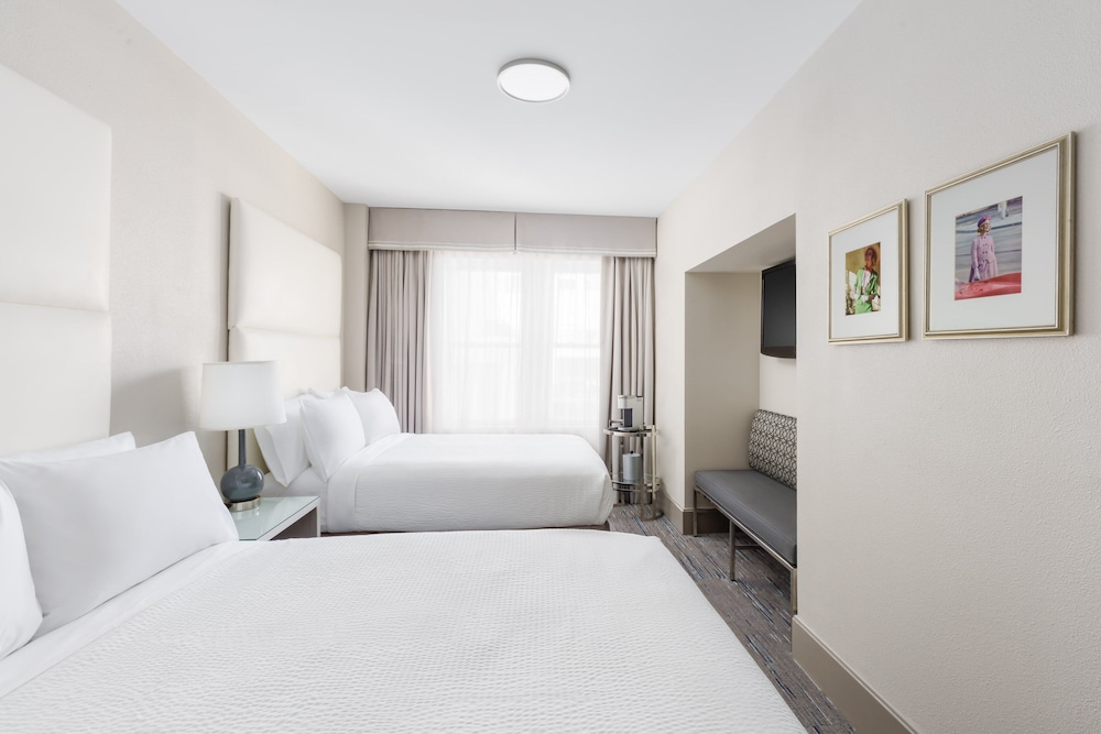 Holiday Inn Express Chicago Magnificent Mile - photo 16
