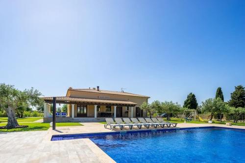 Moderne Finca Alleinlage 15min zum Playa del Muro in Buger, Spain