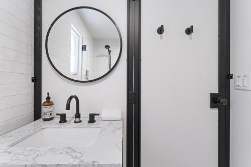 Luxe Balboa House 5 Bedroom 5 Ensuite Bath Peninsula Ferry Close — 4-Star Luxury Hotel in Newport Beach, United States