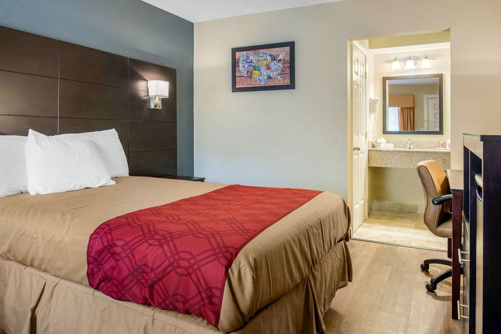 Econo Lodge Freeport Brunswick Area - photo 11