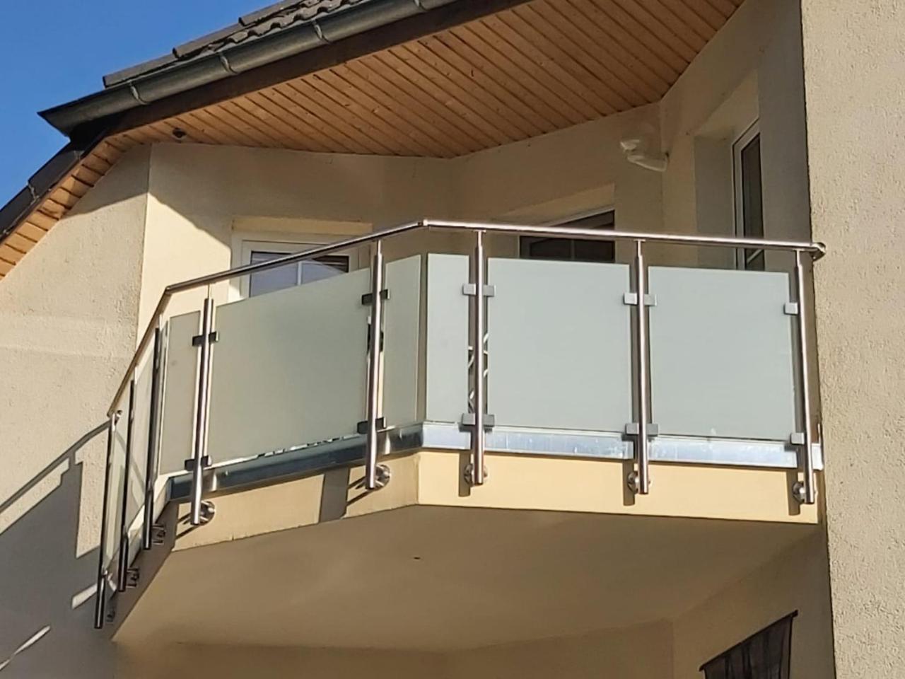 Apartment Blutenstadt Werder Im Souterraine — 4-Star Luxury Hotel in Werder, Germany