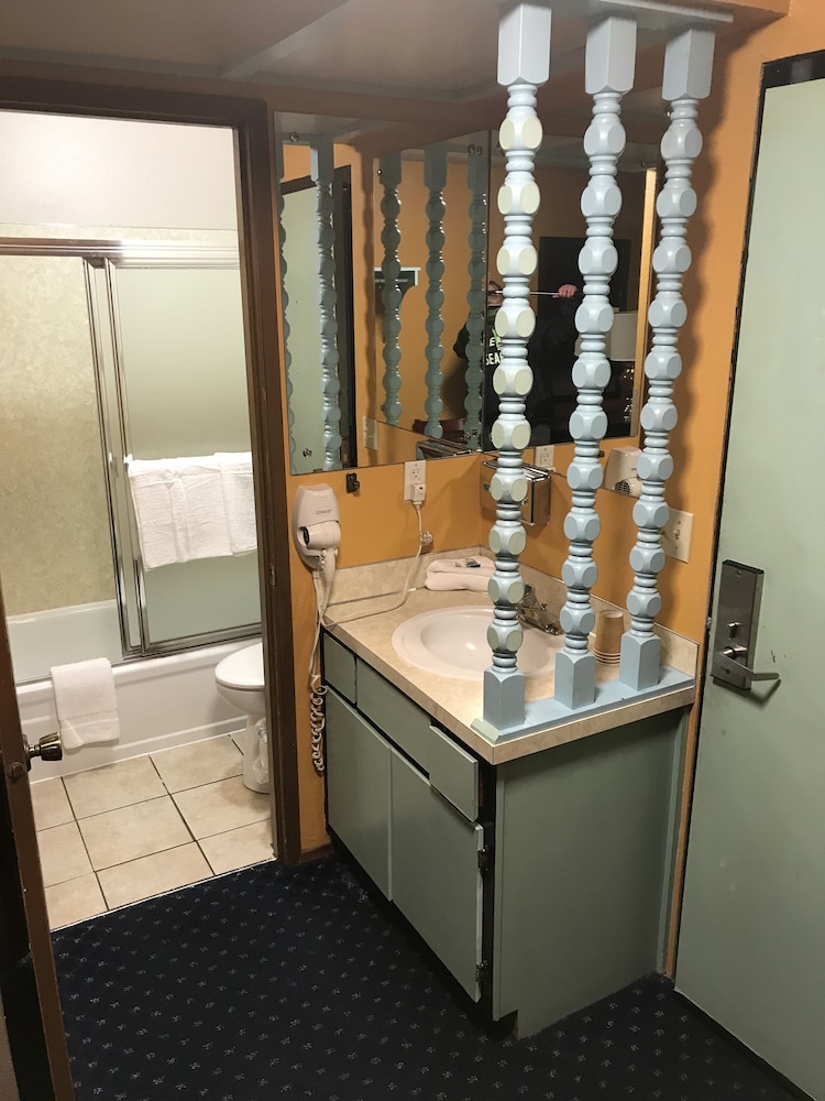 Smokey Point Motor Inn - photo 64