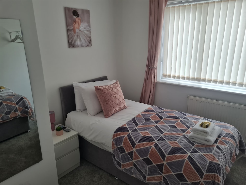 Crabtree House — 4-Star Luxury Hotel in Moreton, United Kingdom