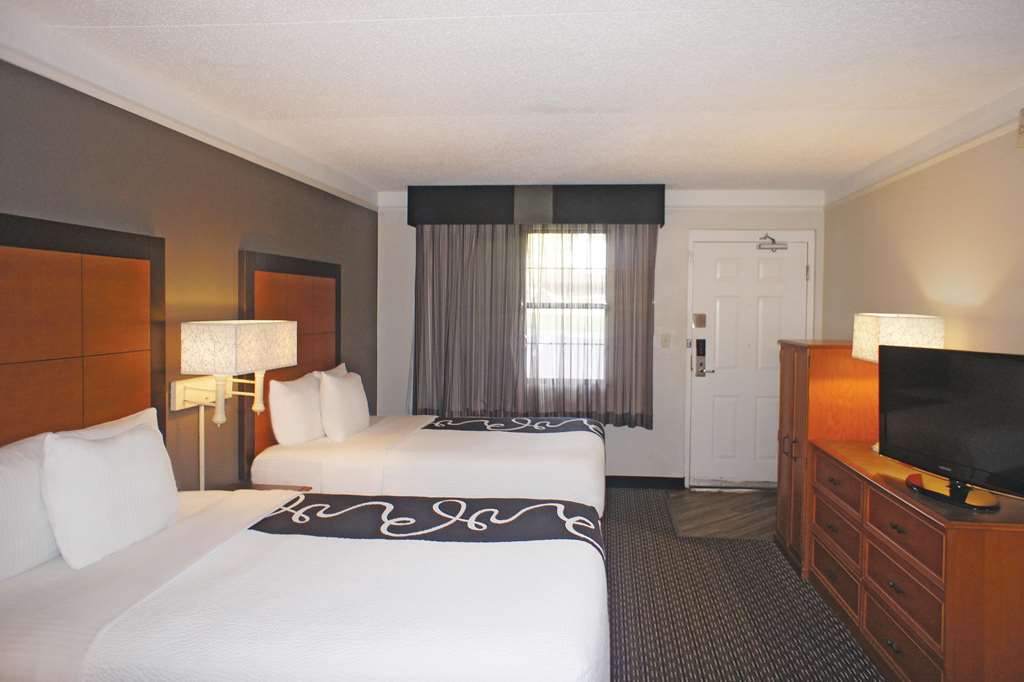 Days Inn by Wyndham Gainesville University I 75 - photo 15