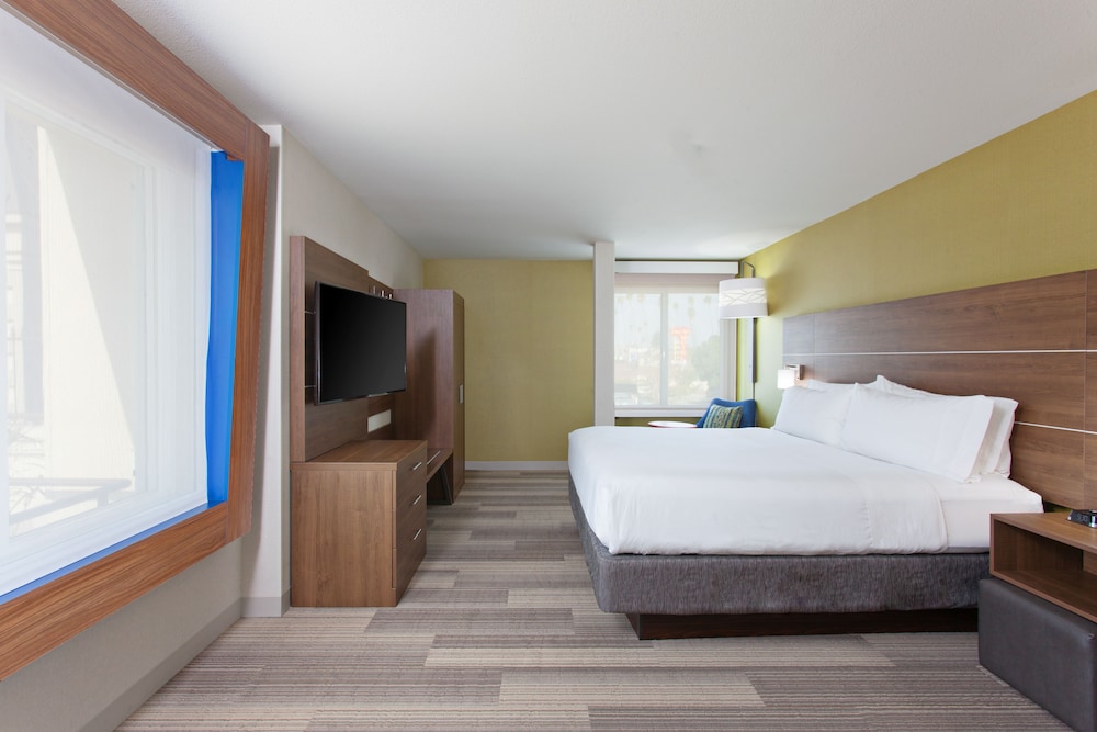 Holiday Inn Express & Suites Pasadena Los Angeles by IHG - photo 10