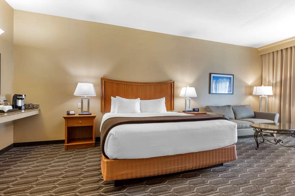 Best Western Plus Swiss Chalet Hotel & Suites - photo 9