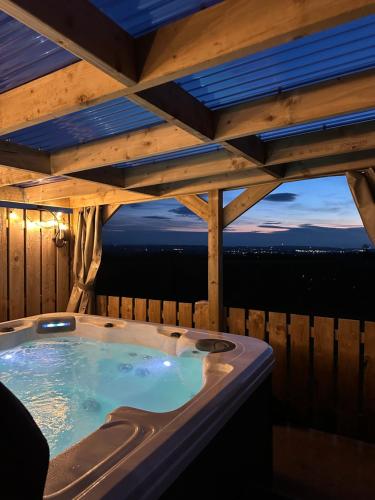 Timber Valley Pods — hotel in Galston
