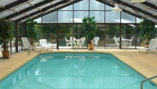 Smoky Mountain Inn & Suites - photo 33