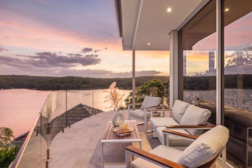 Luxe Waterview Double Room in Caringbah South Ideal for Relaxation Shared Bathroom — hotel in Lilli Pilli