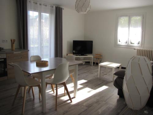 Bdb Nid Douillet Au Rdc Rando Ressourcante in Bagneres-De-Bigorre, France