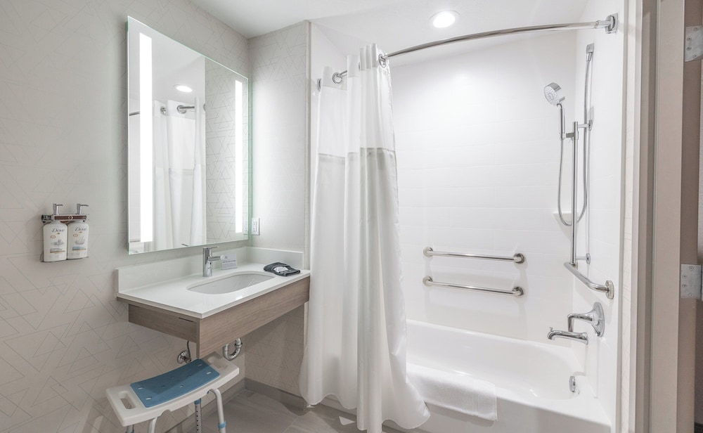 Holiday Inn Express Hotel & Suites St. Robert by IHG - photo 28