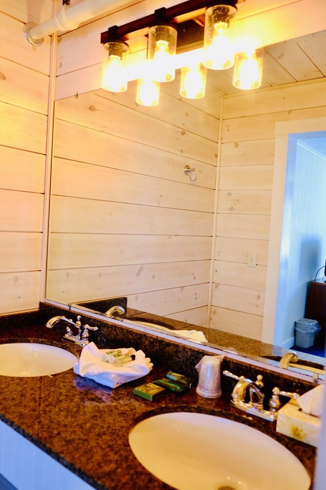 Fishermans Wharf Inn - photo 10