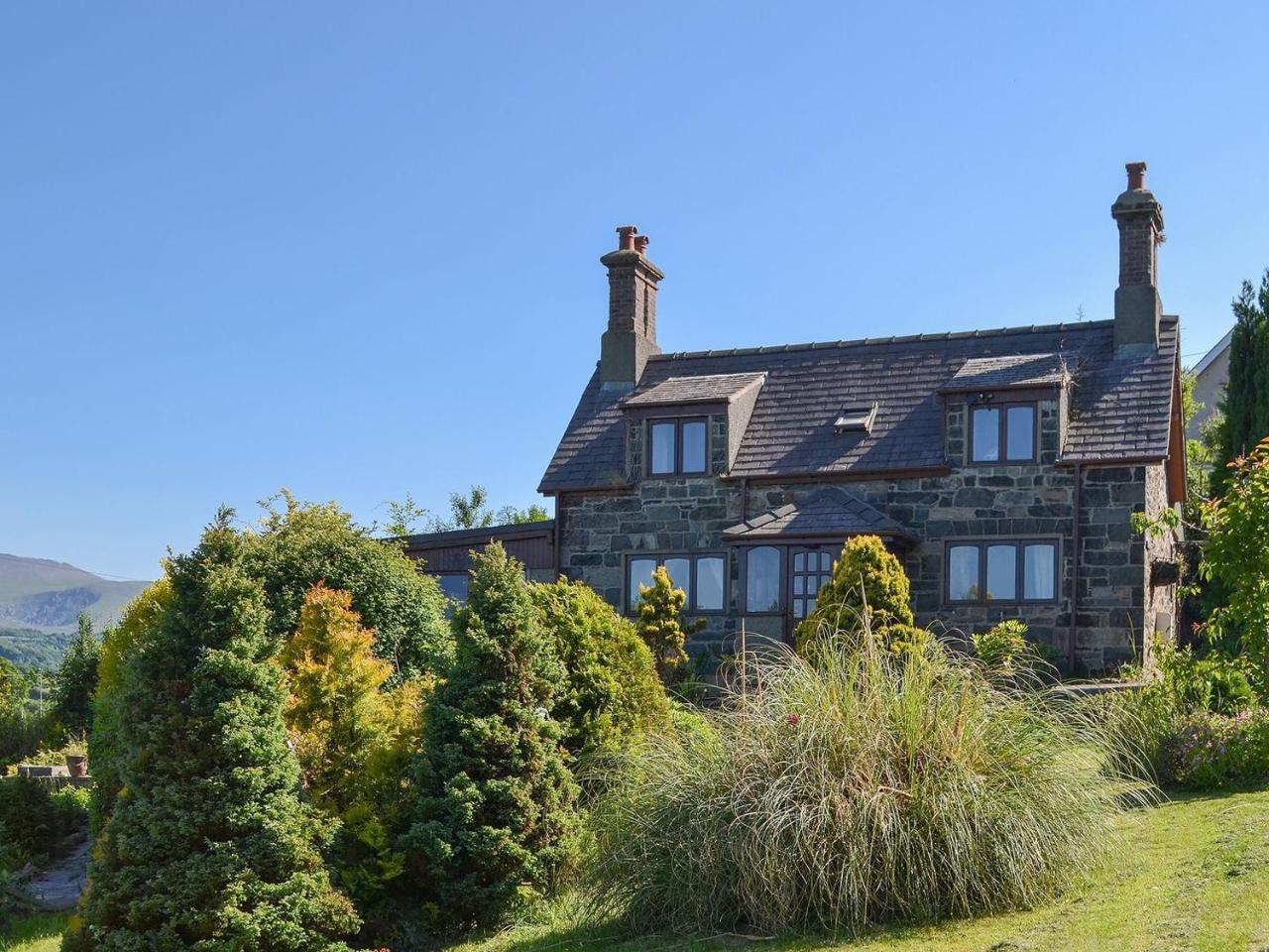 Y Bwthyn - carbon neutral hotel in Llanrug