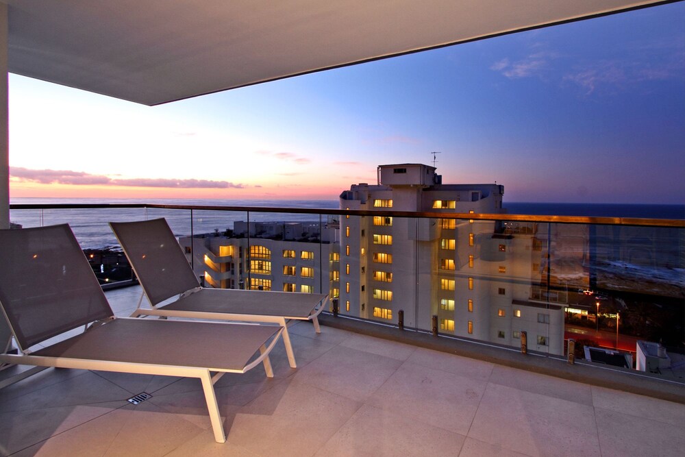 Fairmont 1001 Three Bedroom Apartment Sleeps 6 Cape Town — 4-Star Luxury Hotel in Cape Town, South Africa