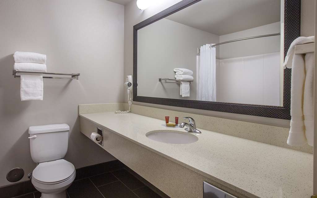 Coast Hilltop Inn - photo 21